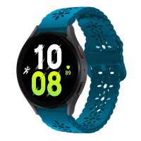eses Silikonový řemínek dírkovaný se vzorem pro Samsung Galaxy Watch 4 a Watch 5 - Tyrkysově modrý, 20 mm