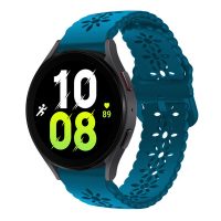 eses Silikonový řemínek dírkovaný se vzorem pro Samsung Galaxy Watch 4, 5, 6, 7 - Tyrkysově modrý, 20 mm