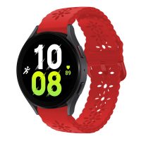 eses Silikonový řemínek dírkovaný se vzorem pro Samsung Galaxy Watch 4, 5, 6, 7 - Červený, 20 mm