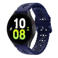 eses Silikonový řemínek dírkovaný se vzorem pro Samsung Galaxy Watch 4 a Watch 5 - Tmavě modrý, 20 mm