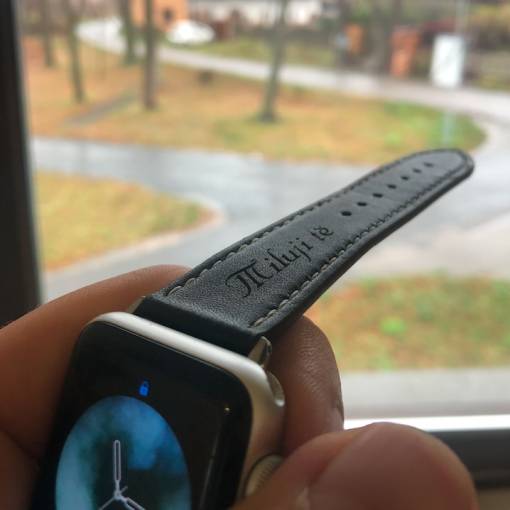 Foto - eses kožený řemínek s gravírováním "Miluji tě" pro Apple Watch černý s bílým prošíváním 42mm/44mm/45mm